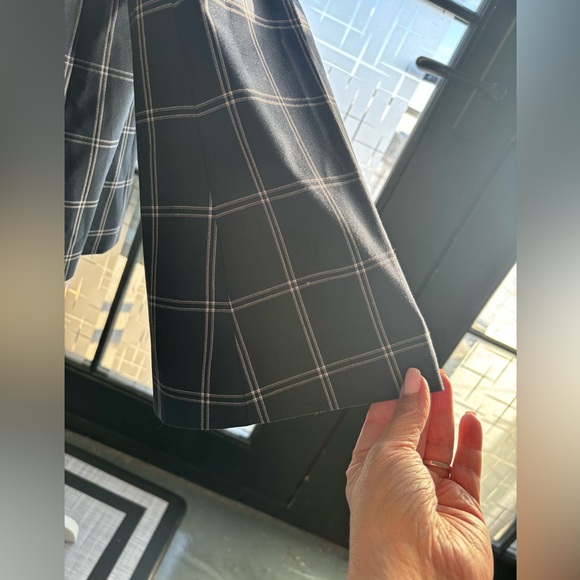 NWT Banana Republic Women's Navy
Windowpane Plaid Blazer W/Bell sleeve Size 16 - Picture 10 of 15